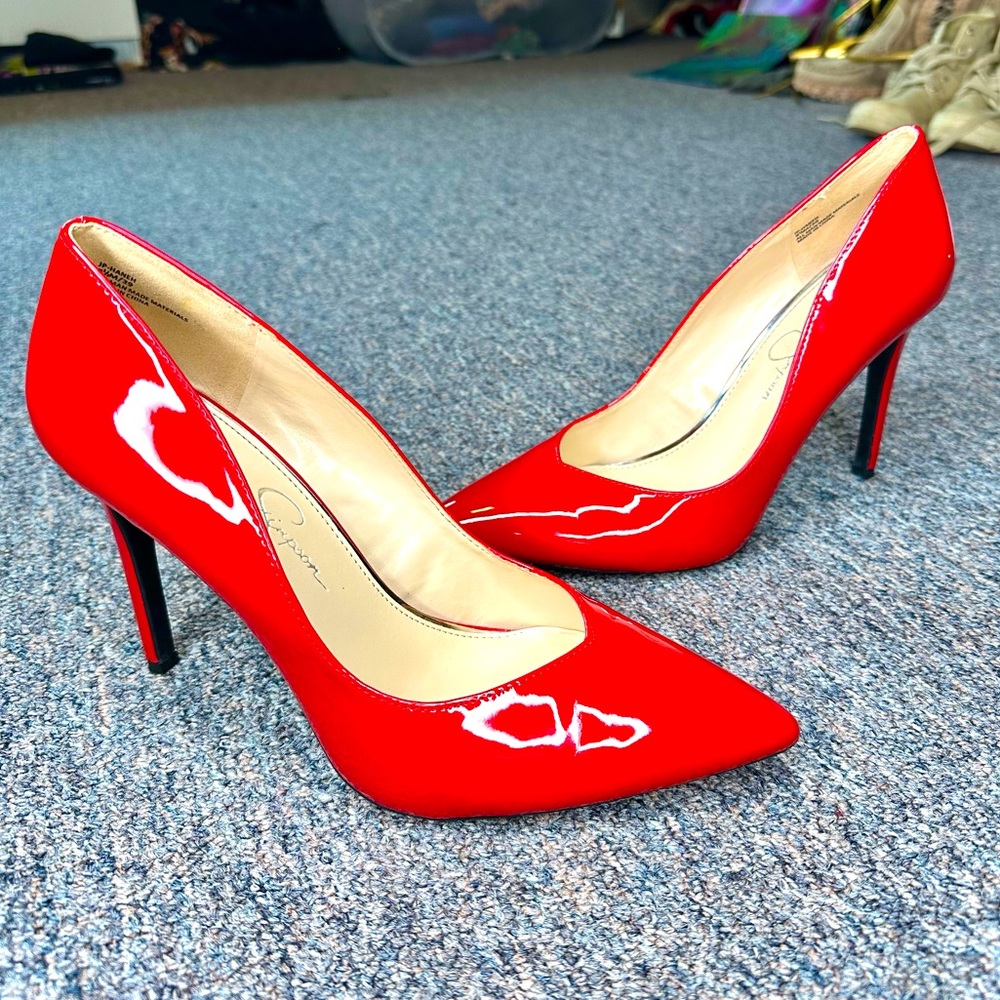 Jessica Simpson Red Heels 👠
Size: 8 1/2 | 39